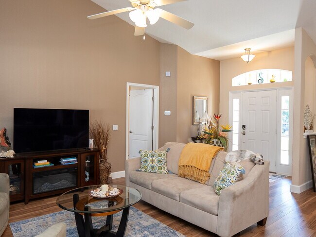 Building Photo - Move in with Zero Deposit! Turnkey Furnish...