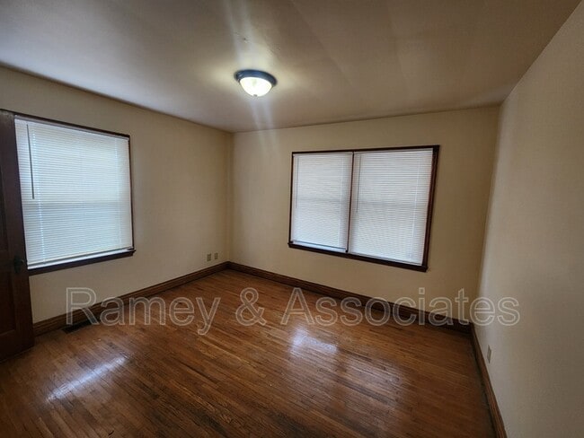 Building Photo - 1108 Hathaway Ave