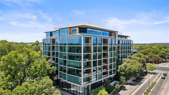 Building Photo - 1211 W Riverside Dr