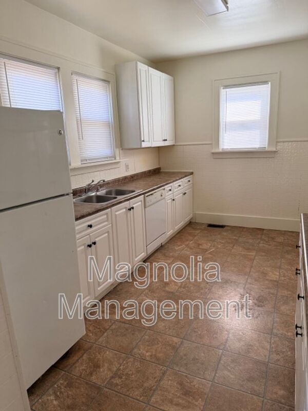 Building Photo - 250 Davis St