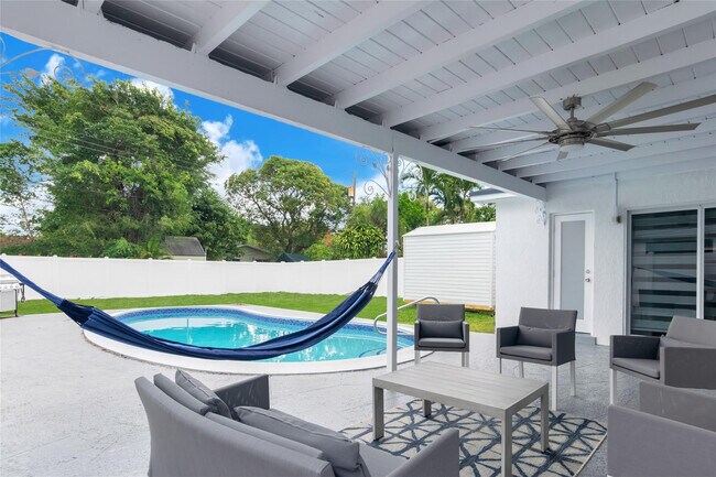 Building Photo - 5311 Pierce St