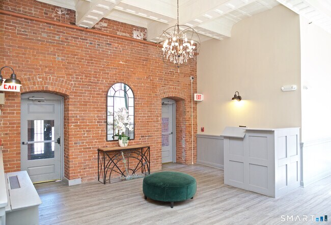 Building Photo - 25 Grand St
