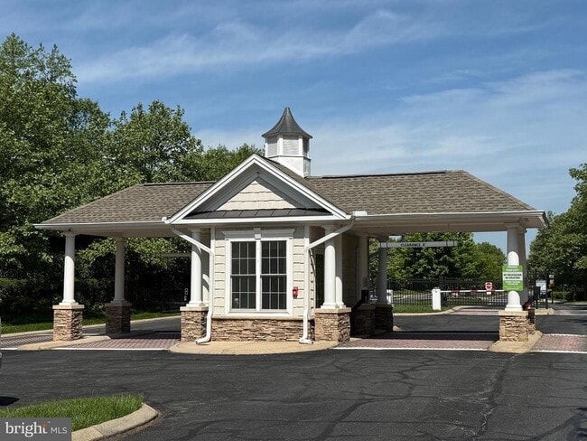 Building Photo - 44342 Oakmont Manor Square