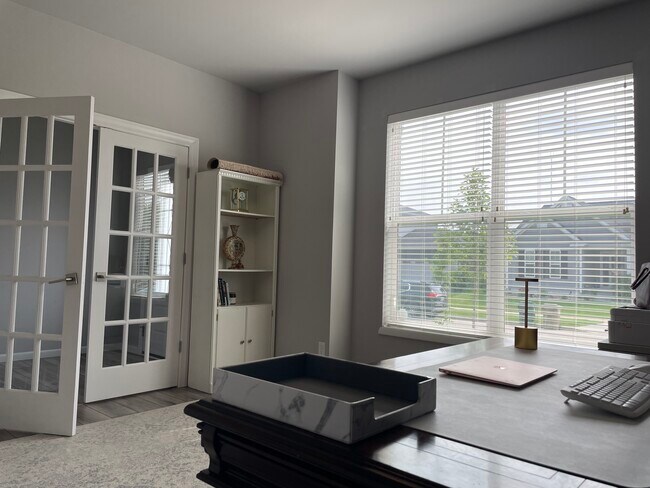 Building Photo - 708 Gingergrass Way