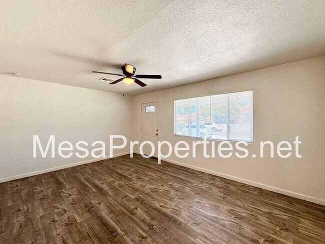 Building Photo - 820 Caliente Dr