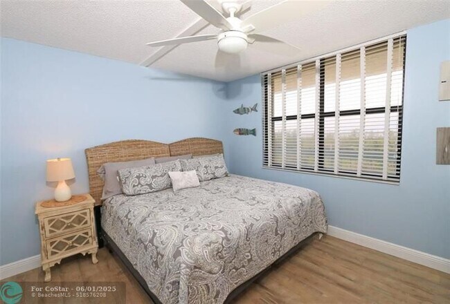 Building Photo - 9940 S Ocean Dr