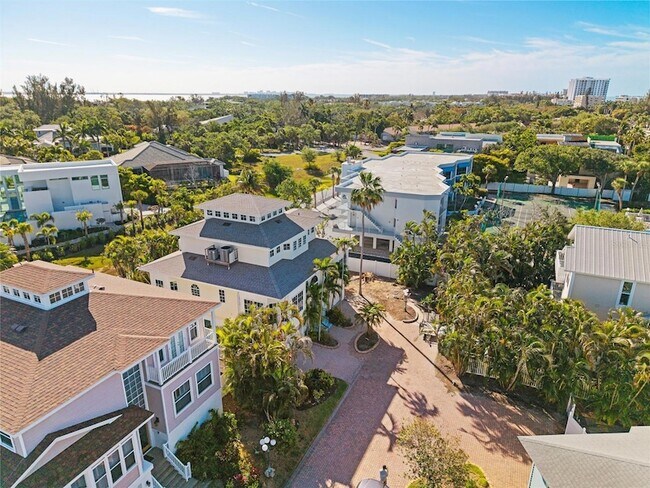 Building Photo - 3020 Gulf of Mexico Dr