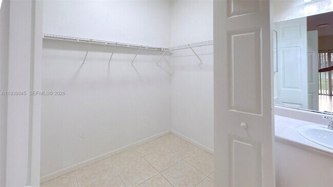 Building Photo - 6928 SW 39th St