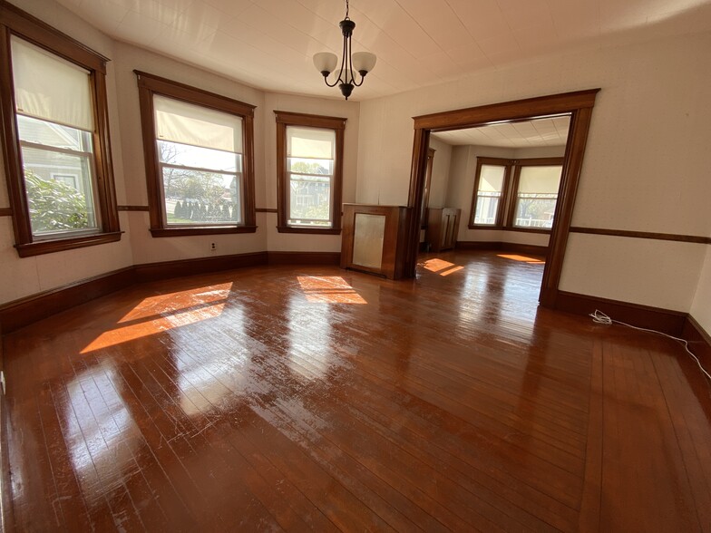 Dining Area - 139 Chauncy St