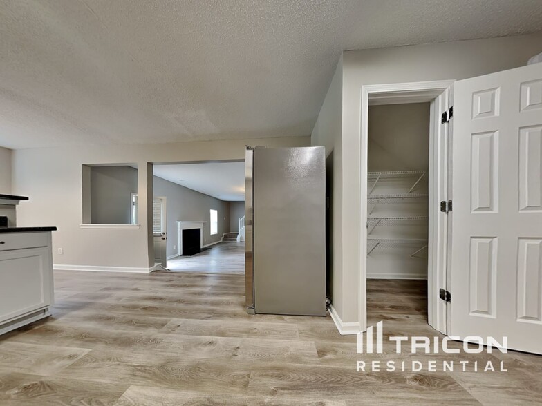 Building Photo - 718 Fletcher Dr