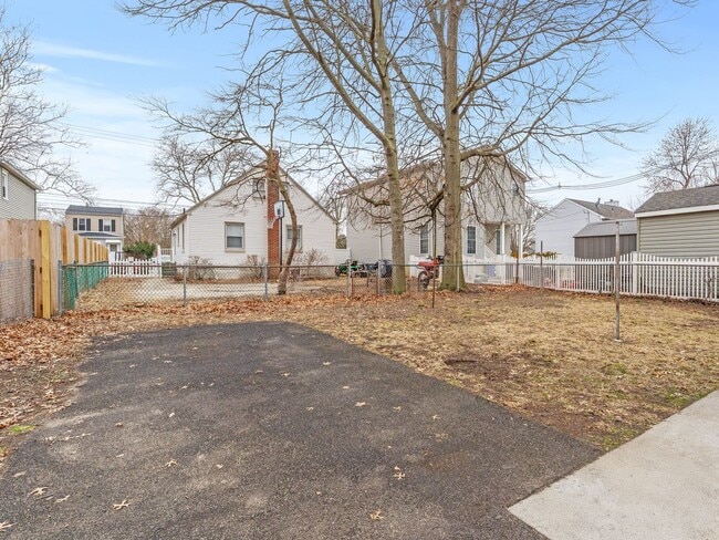 Building Photo - Newly Upgraded Duplex Unit for Rent – Modern Kitchen & Bathroom | Gloucester, NJ