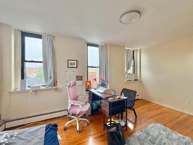 Building Photo - 564 Jersey Ave