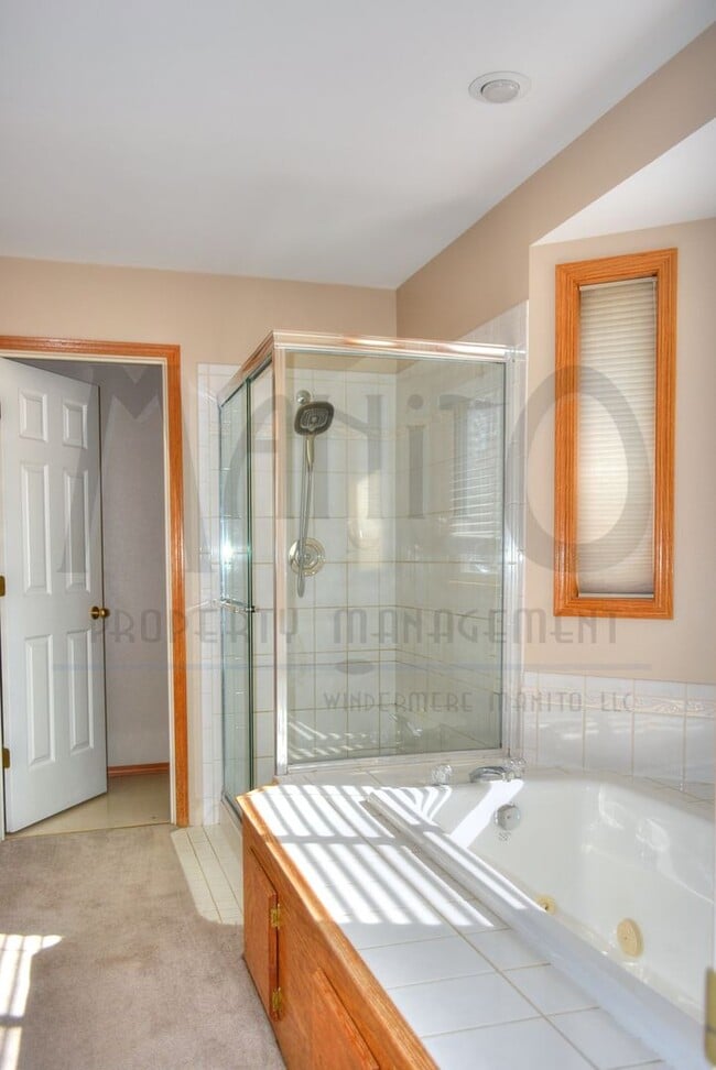 Building Photo - Sprawling Liberty Lake Home