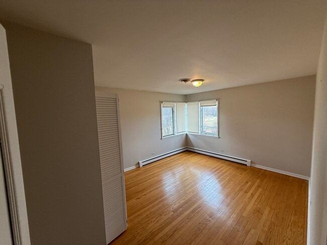 Building Photo - 3336 Overland Pass