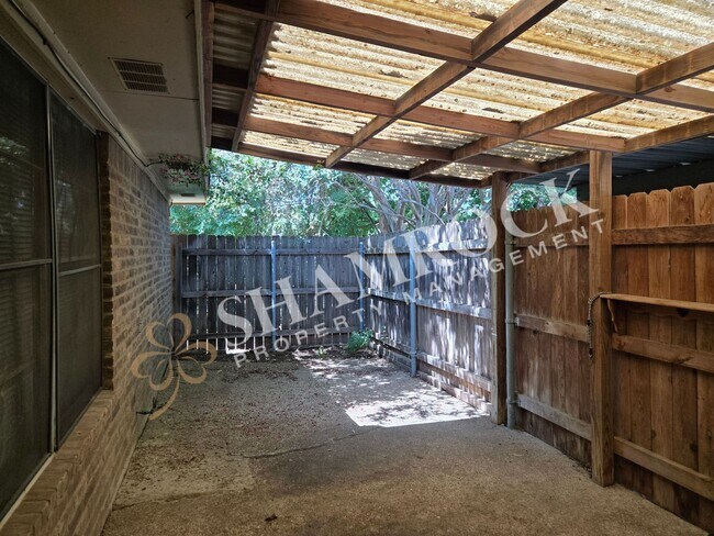 Building Photo - 6807 Old Briarstown Dr