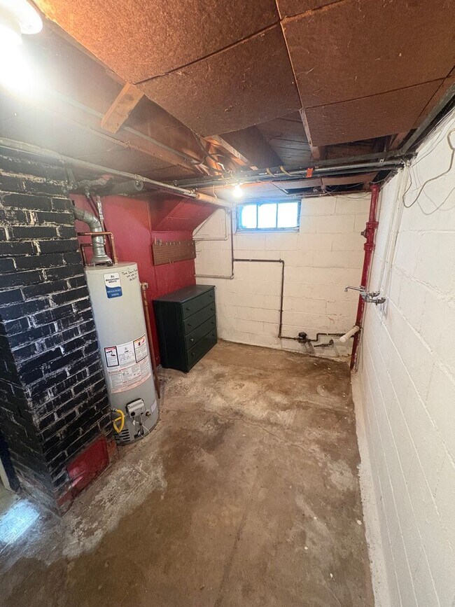 Building Photo - 2 Bedroom / 1 Bathroom Single family home in West Peoria