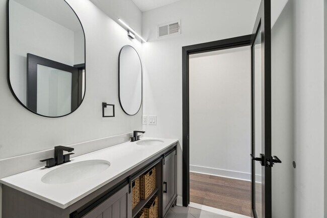 Building Photo - Brand New Townhome in Brewerytown