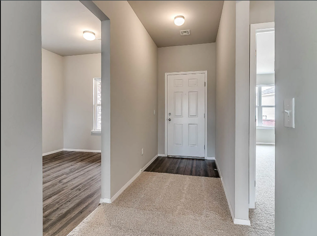 Building Photo - Spacious 4-Bedroom Home in Shawnee!