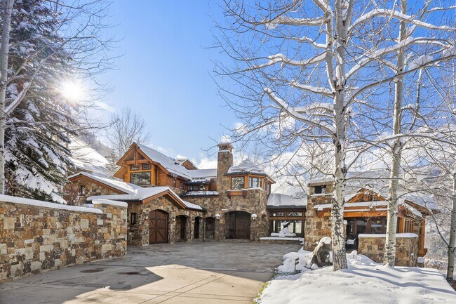 Building Photo - 472 Thunderbowl Ln