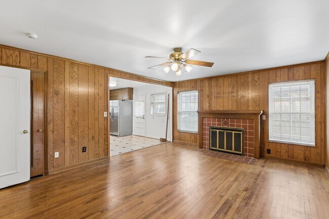 Building Photo - 1108 Larchmont Ln