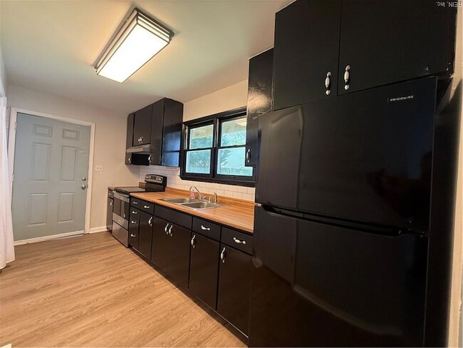 Building Photo - 1483 Old Virginia Beach Rd