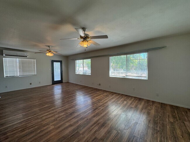 Building Photo - 5119 Mesa Dr