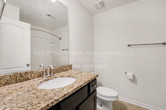 Building Photo - 1349 Middlecrest Dr NW