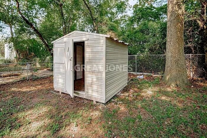 Building Photo - 2911 Beacon Ave