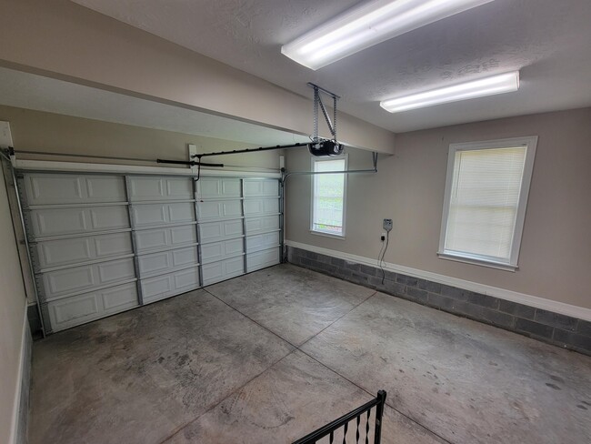 Building Photo - 3208 West Ct