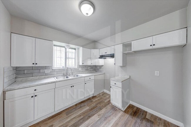 Building Photo - 3305 N Whittier Pl