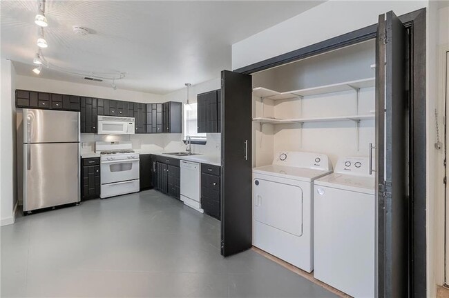 Building Photo - 2712 St Edwards Cir