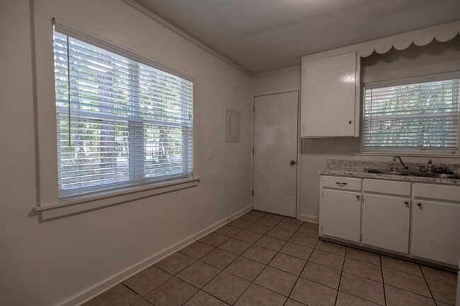 Building Photo - PRICE REDUCTION! SCHEDULE A TOUR TODAY! Be...