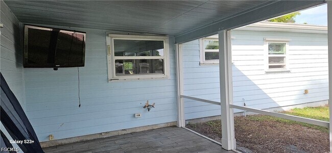 Building Photo - 1626 Grace Ave