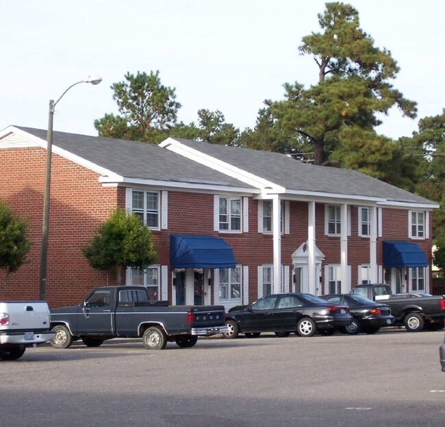 Building Photo - Kensington Court Apartments