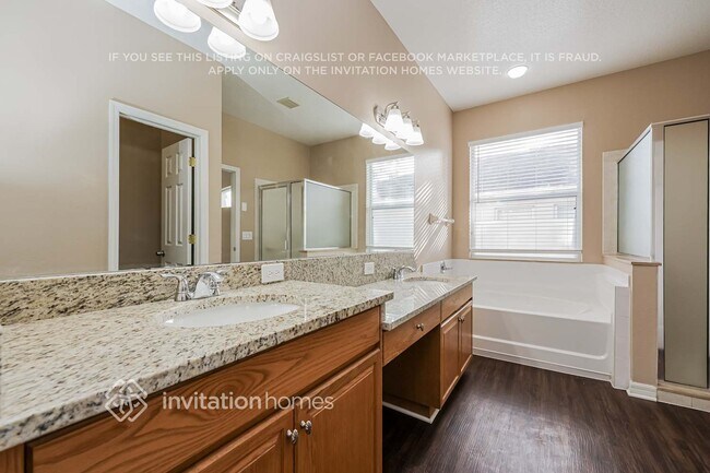 Building Photo - 15454 Martinmeadow Dr