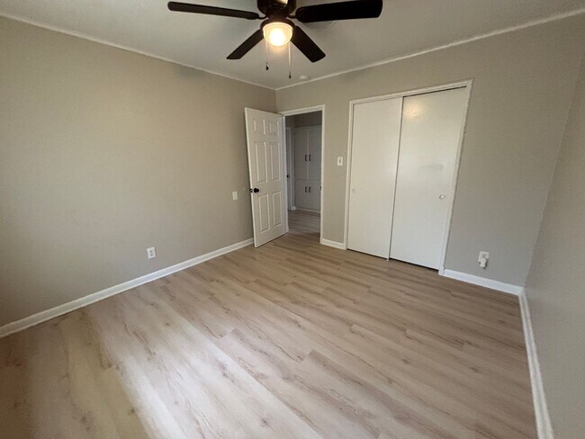 Building Photo - 2608 E Cavett Dr