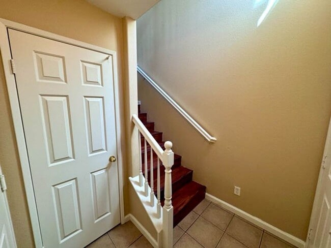 Building Photo - Move-in special! Move in by 12/25 and receive $300 off the first month’s rent! 2 bedroom Condo av...