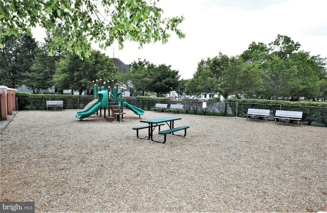 Building Photo - 1303 Blossom Cir