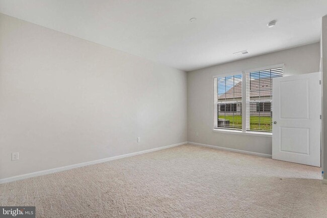 Building Photo - 496 Hanson St