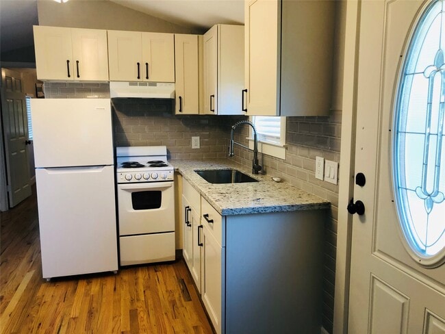 Building Photo - 734 McDaniel St