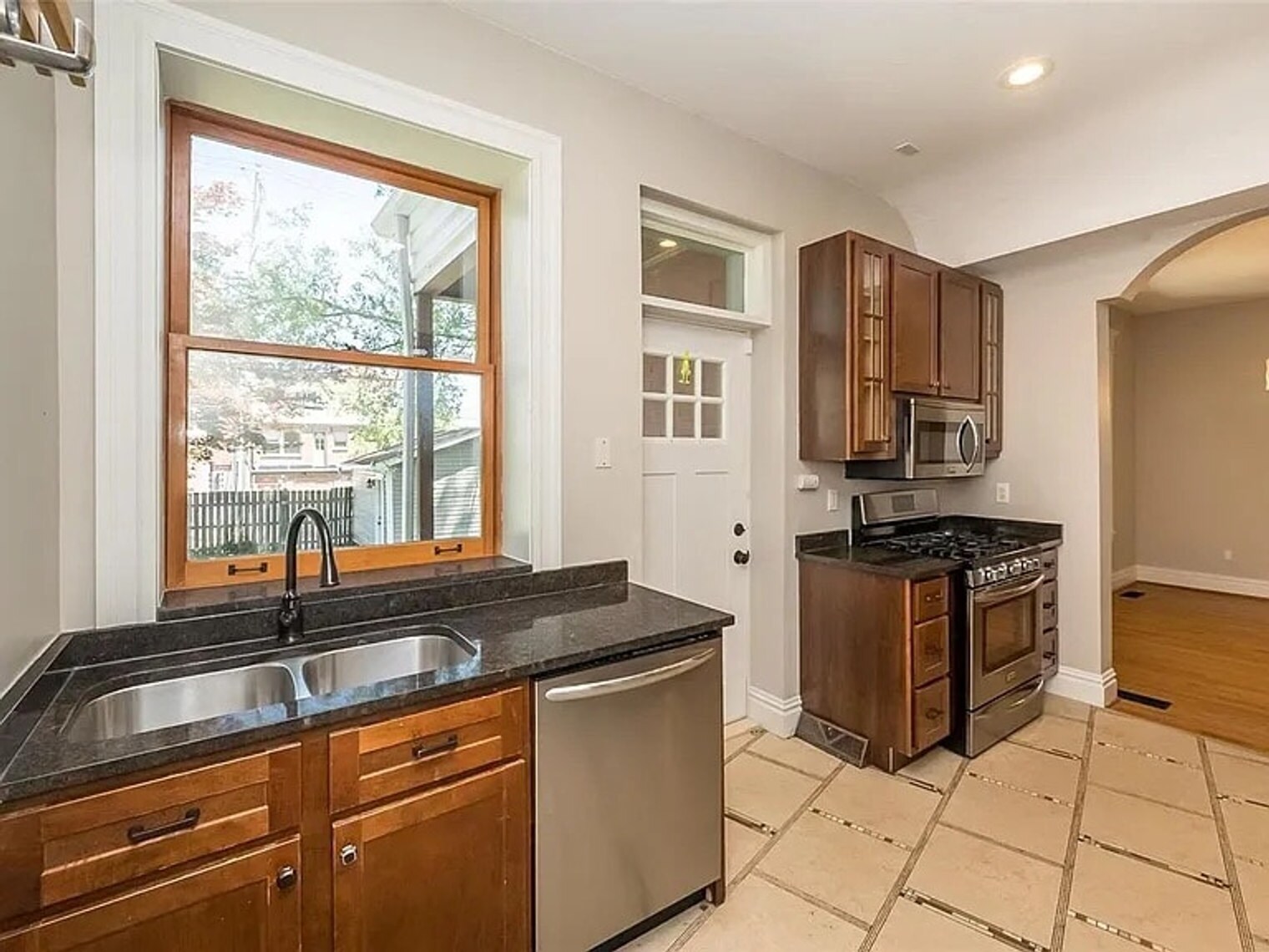 Building Photo - 6114 Washington Blvd