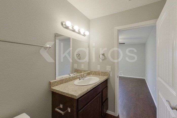 Building Photo - 3903 Thomas St