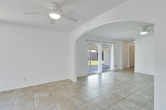 Building Photo - Terrific Old Town Scottsdale Rental!