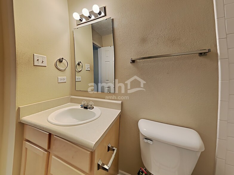 Building Photo - 6887 Merritt Ridge Way