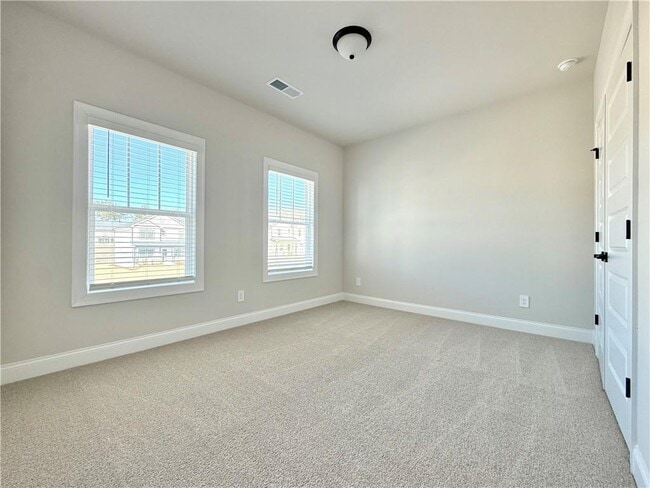 Building Photo - 3227 Madeira Dr