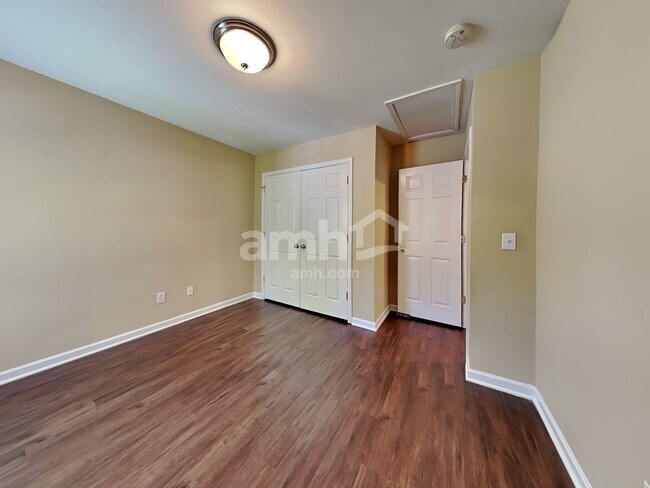 Building Photo - 14 Bluestem Ct