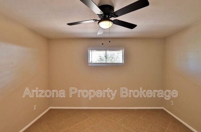 Building Photo - 2110 S Granada Dr