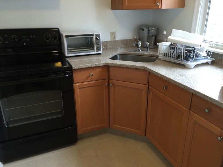 Newer kitchen with tile floor and granite count - 7 S Avolyn Ave