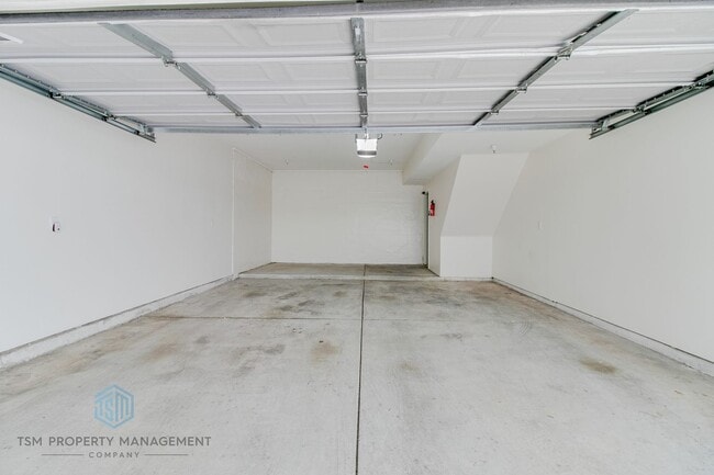 Building Photo - 2 Bed 2.5 Bath Townhouse in Prime Location of Amhambra