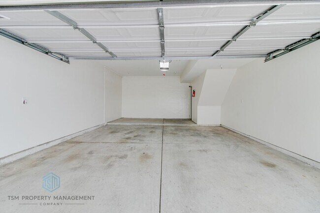 Building Photo - 810 S Atlantic Blvd